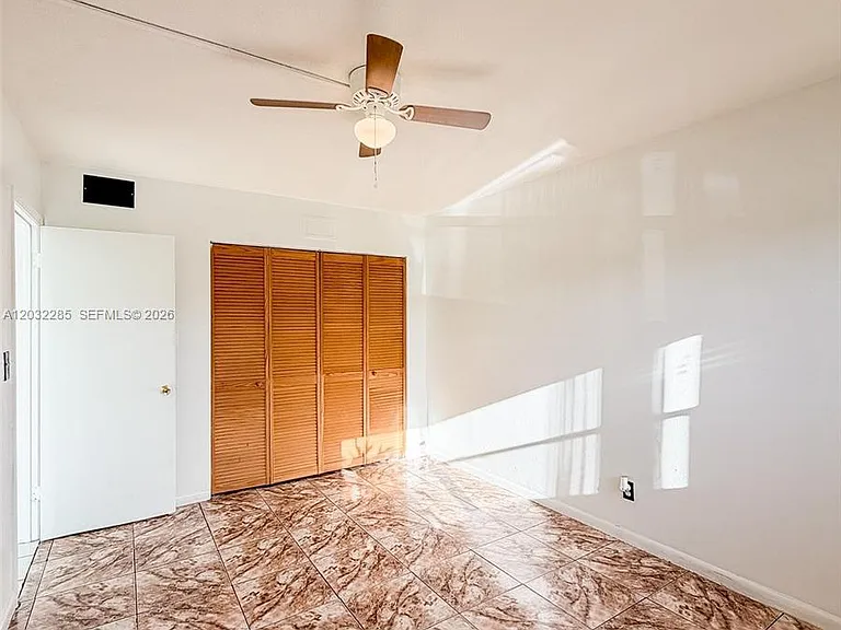 3721 SW 54th Ave — Photo 5