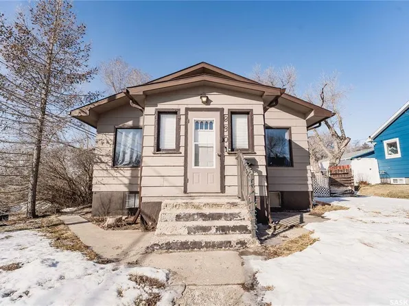 830 7TH AVENUE NW, Moose Jaw, SK S6H 4C2