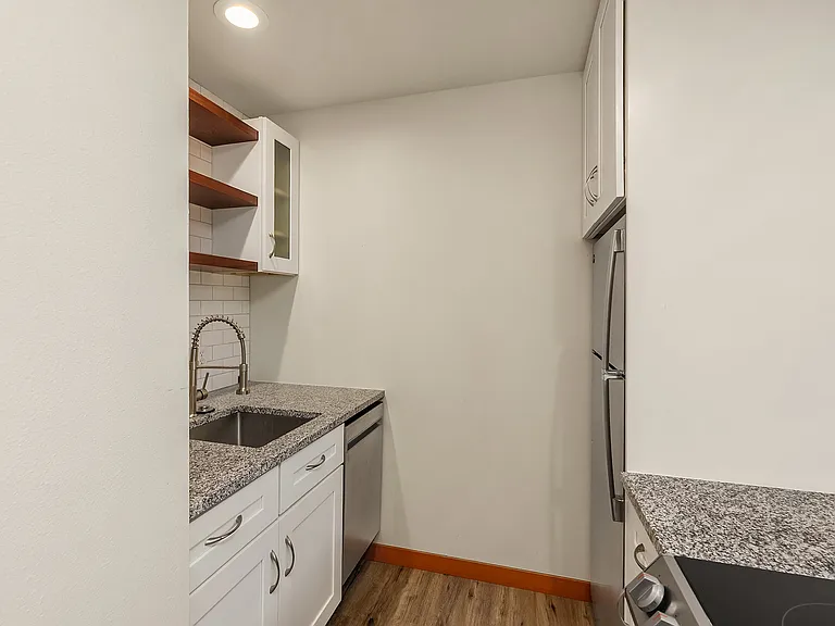 978 Vineyard Ln #200 — Photo 5