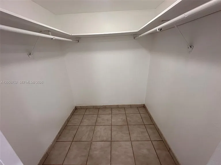 2025 NE 164th St #1008 — Photo 38