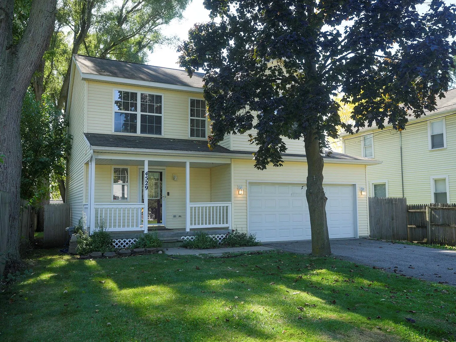 3 bed, 2.5 bath, 1364 sqft, $2,300 — Photo 1