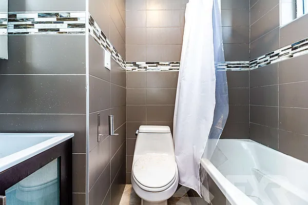 Rented by EXR | media 7