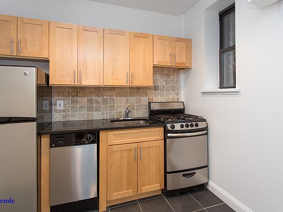 3rd image of 1324 Lexington Ave #5