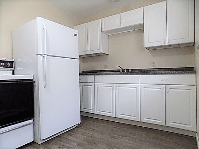 1st image of 400 N Owens Dr APT A