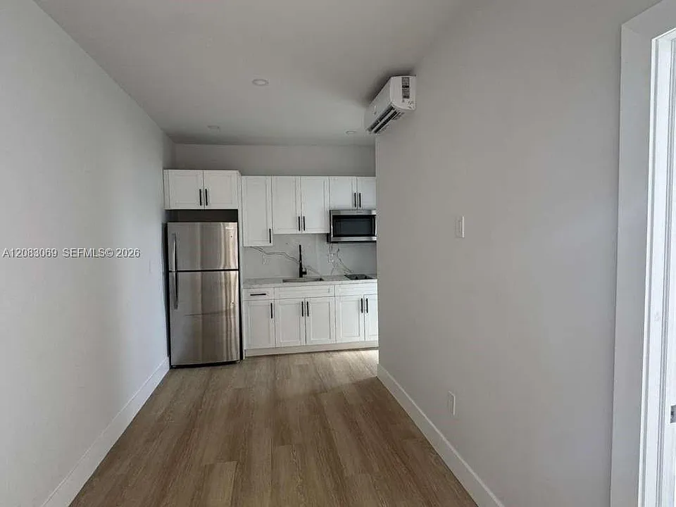 2425 SW 6th St #11