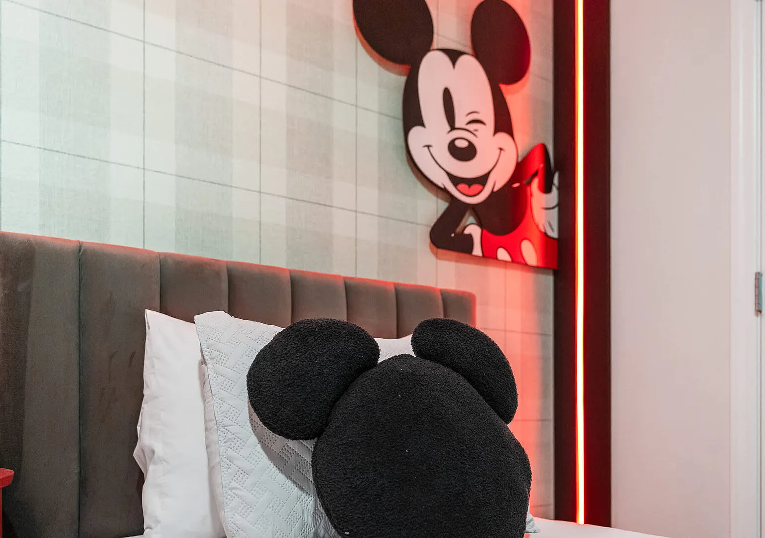 Epic Family Villa, Pool, Theater, Themed Bedrooms — Photo 4