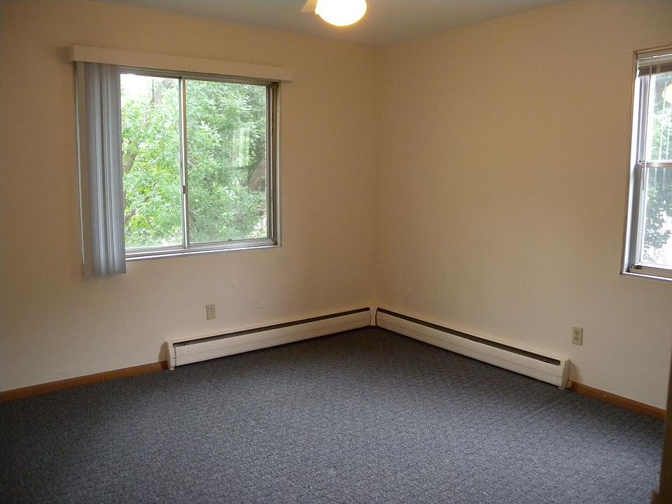 2nd image of 840 18th Ave SE APT 5
