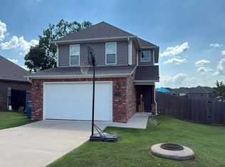809 Brook St, Gentry, AR 72734