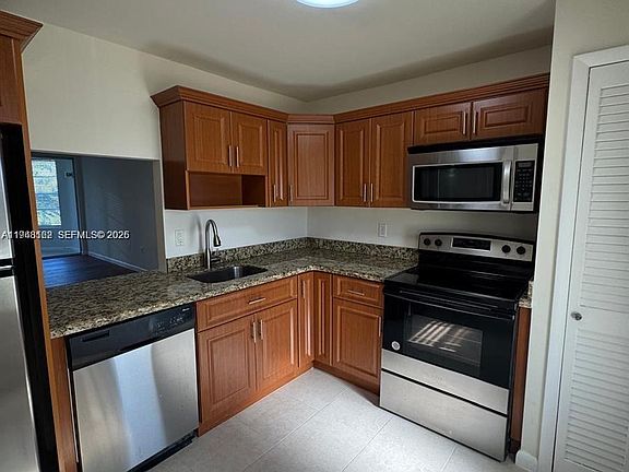 3rd image of 1201 NE 191st St #G313