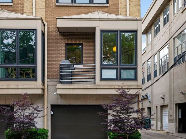 2740 N Wayne Ave #C, Chicago, IL 60614 townhouse