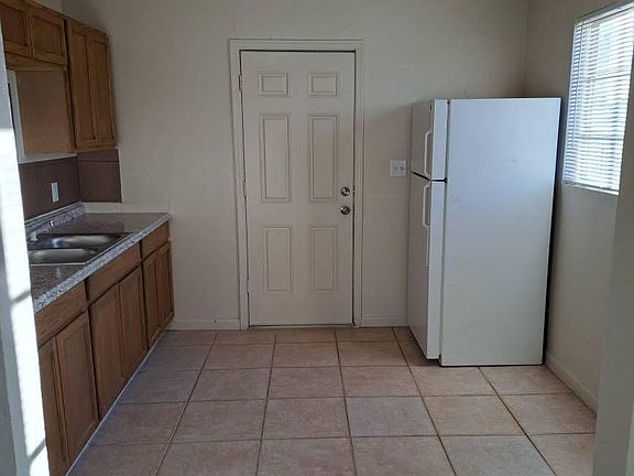 5th image of 11620 N 17th Dr APT 1