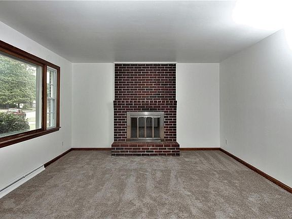 2nd image of 913 Lakewood Dr