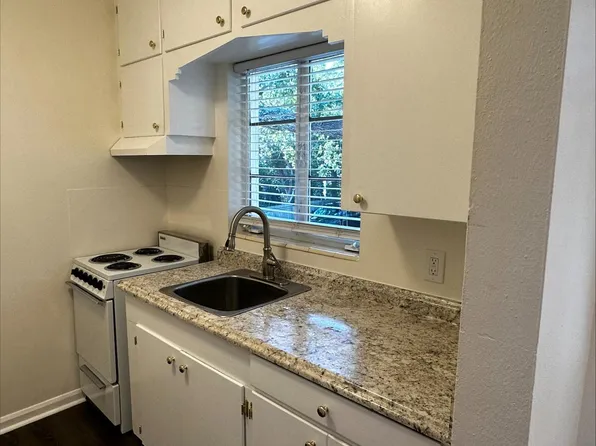1161 NE Cleveland St APT 3, Clearwater, FL 33755