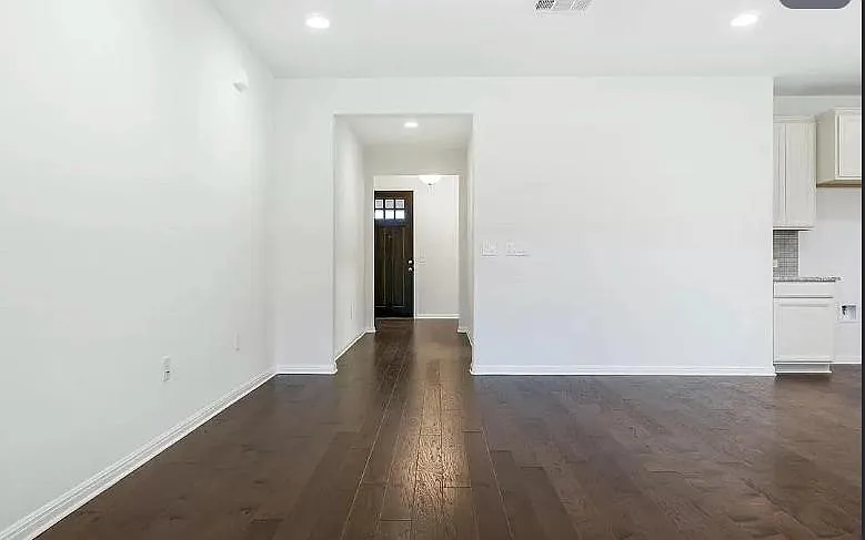 4 bed, 3.0 bath, 2344 sqft, $2,650 — Photo 4
