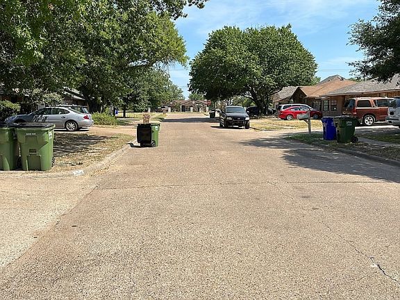 4th image of 4817 Honeysuckle Dr