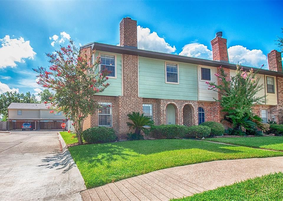 Fabulous three bedroom townhome with beautiful updates throughout. This corner unit has a new roof and 2 covered parking spaces.