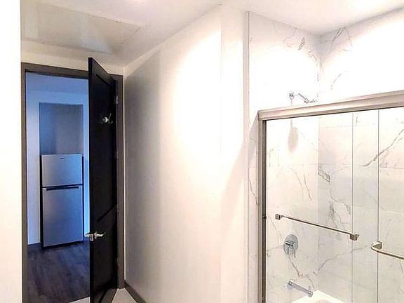 4th image of 644 N Hobart Blvd #19703642
