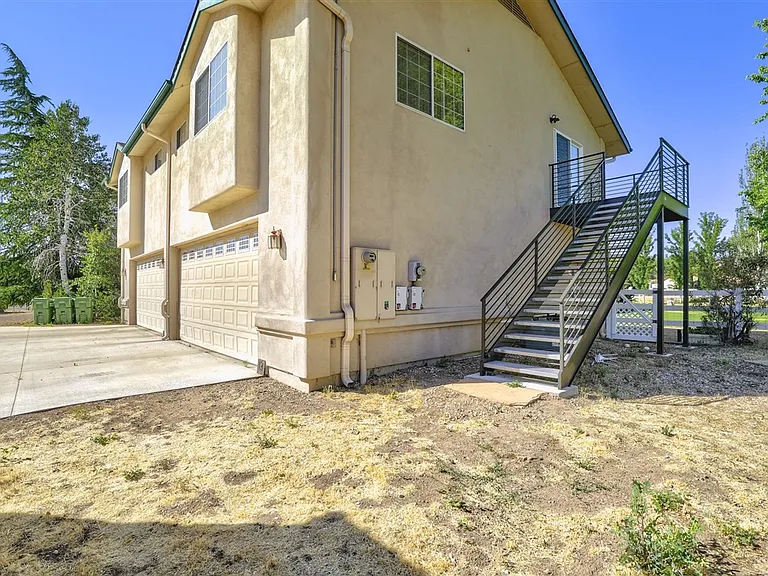 3204 Jack Dr — Photo 4