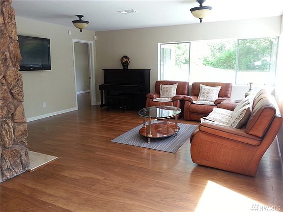 5th image of 11810 Interlaaken Dr SW