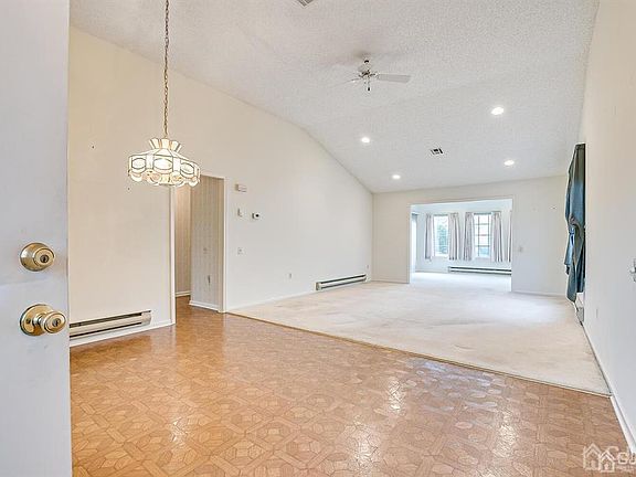 5th image of 577 Nutley Dr #B