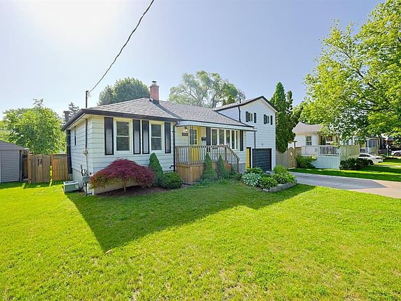 2nd image of 898 Grandview Ave