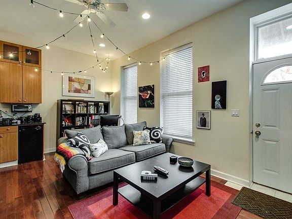 2nd image of 1820 W Superior St APT 1R