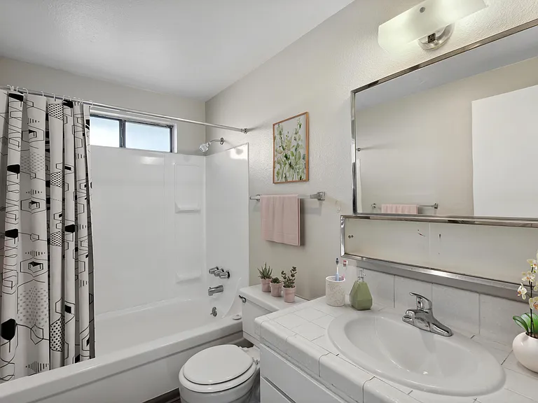 Peavine Peak Apartments — Photo 5