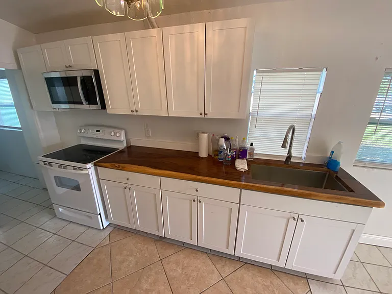 2512 N Dixie Fwy — Photo 7
