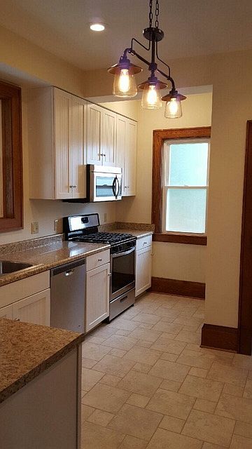 1st image of 204 Carpenter St