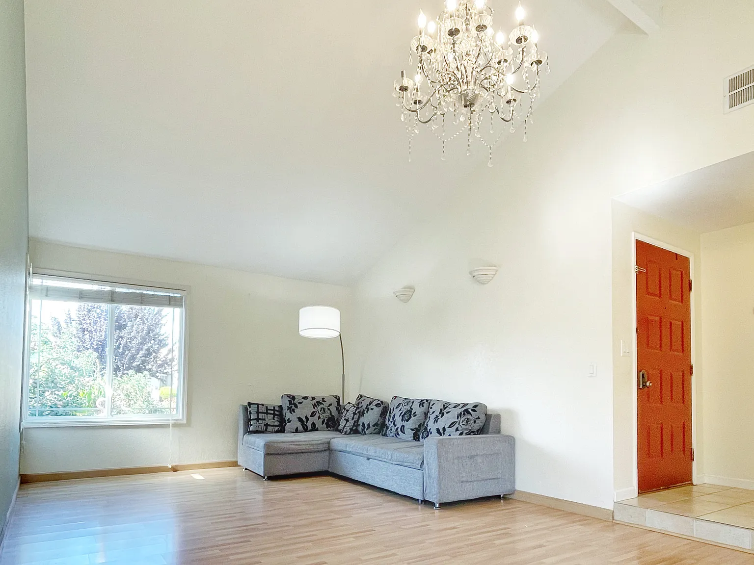 3 bed, 1480 sqft, $4,000 — Photo 2