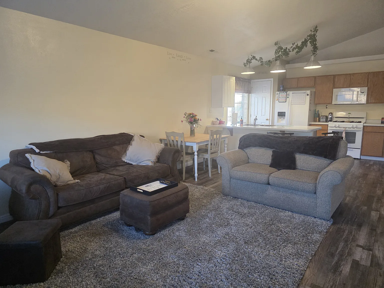 3 bed, 1188 sqft, $1,900 — Photo 4