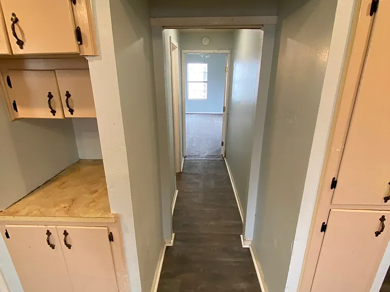 216 W Avenue C — Photo 16
