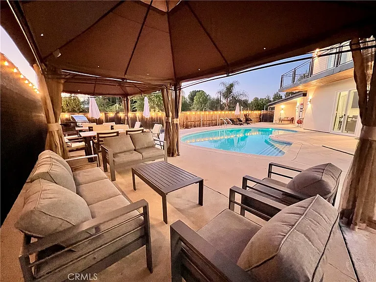 23443 Balmoral Ln — Photo 27
