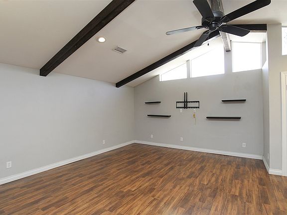 4th image of 301 Gumwood Ln