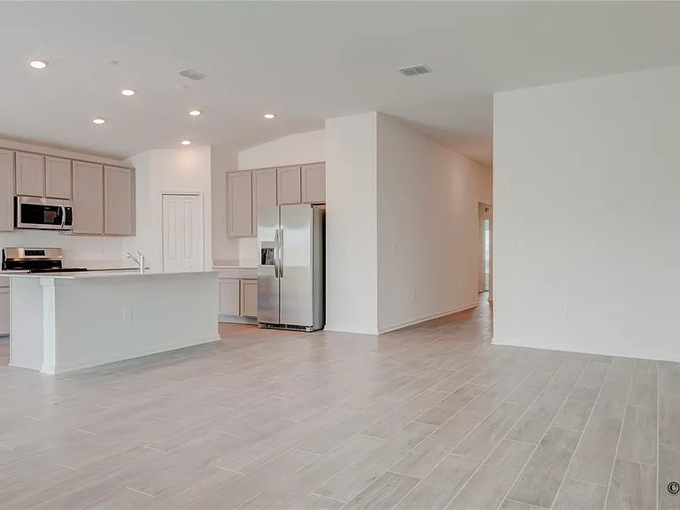 1490 Brentwood Dr — Photo 16
