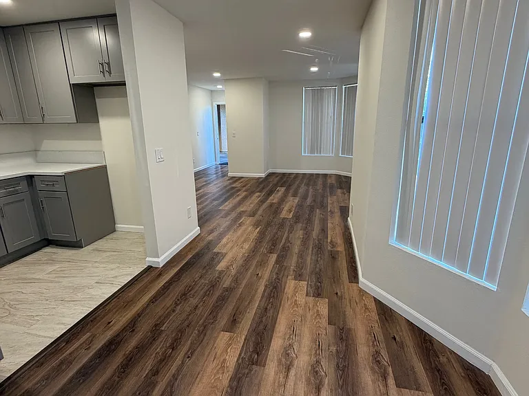 2935 Montrose Ave #104 — Photo 4
