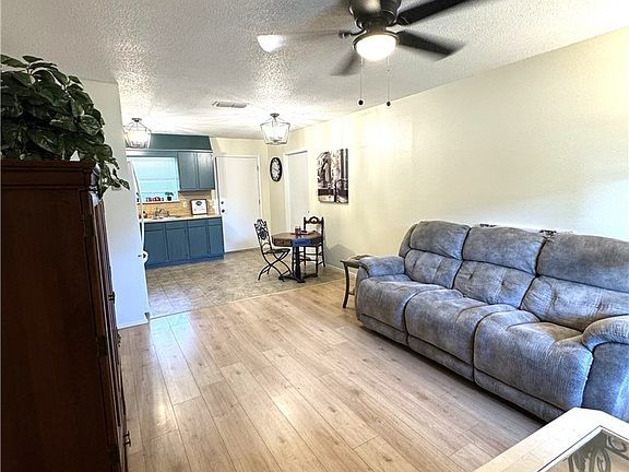 5th image of 15 Cliffside Cir