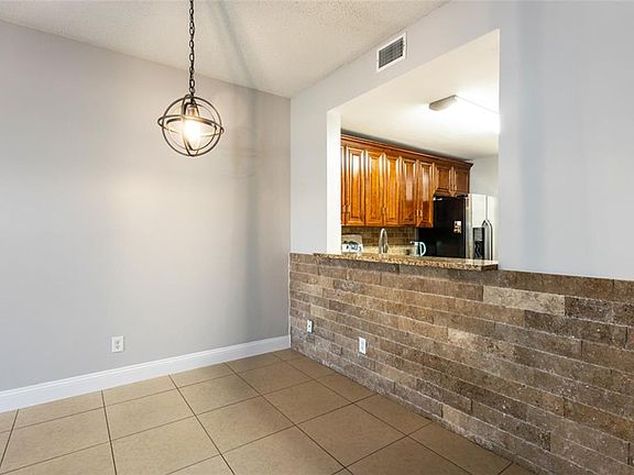 5th image of 95 Rivers Edge Ln #95