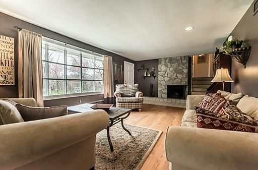 5th image of 395 Wood Ln