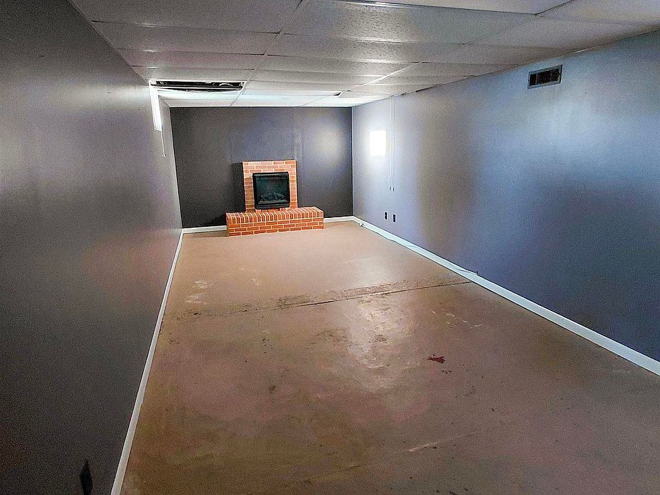 19th image of 102 E High St
