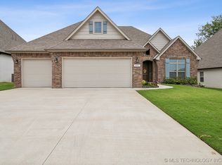 805 N 89th St, Broken Arrow, OK 74014