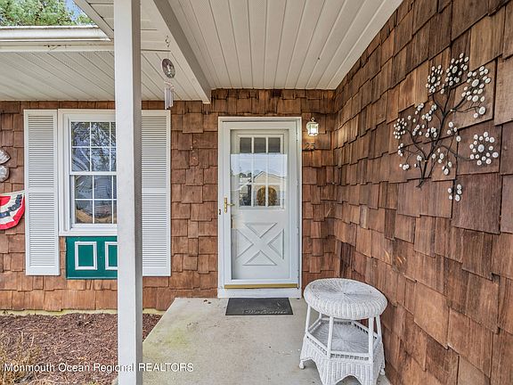 3rd image of 25 Auburn Street