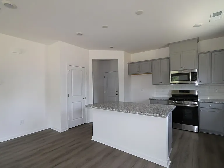 3201 Lilac Grove Dr — Photo 5