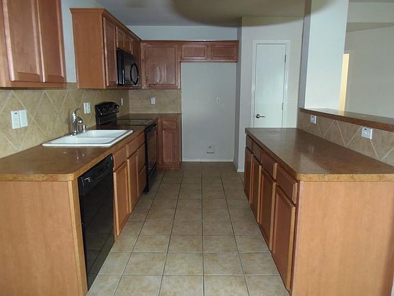 2nd image of 717 River Run Dr