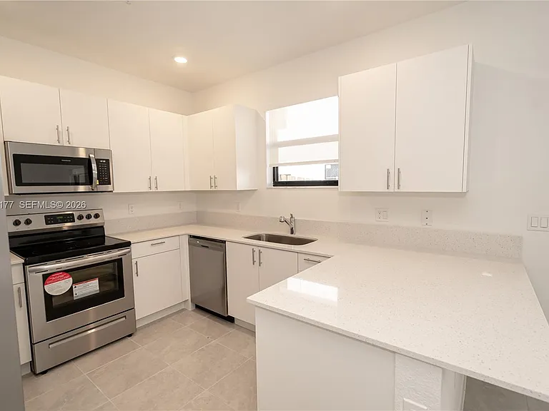 270 SW 159th Pl — Photo 4