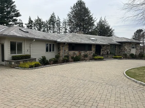 9 Singletree Rd, Brookline, MA 02467
