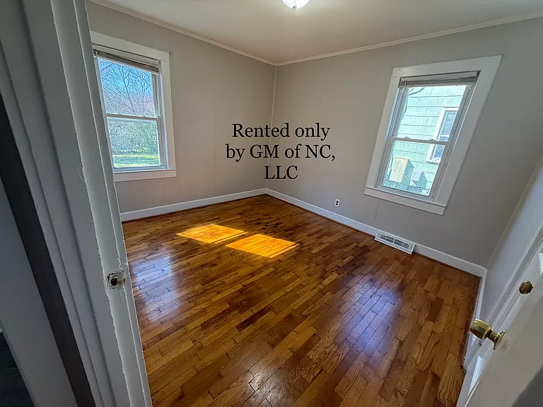 2806 Woodleigh St — Photo 12