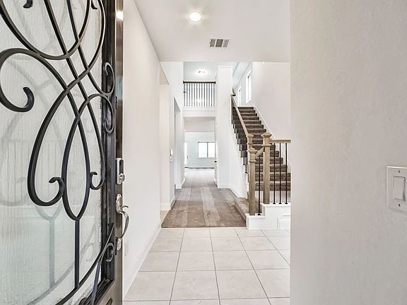 Homesite 7158 entryway