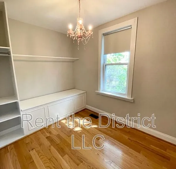 525 5th St NE — Photo 11