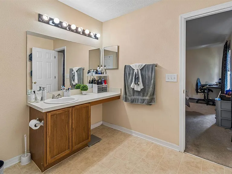 2401 Silvermoss Dr — Photo 35